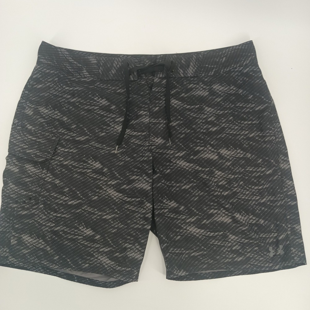 Under Armour Mens HeatGear Cargo Board Shorts Black Grey Carbon Fiber Print sz40